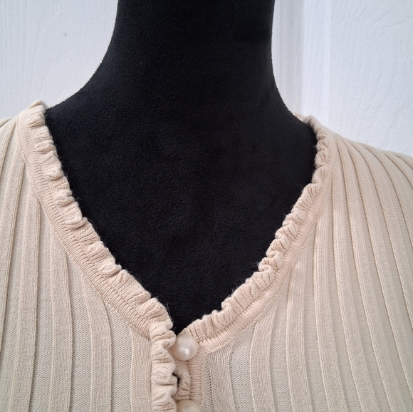 NWOT Princess Polly Beige Cropped & Ribbed Cardigan/ Top    Size S/M - Picture 3 of 16